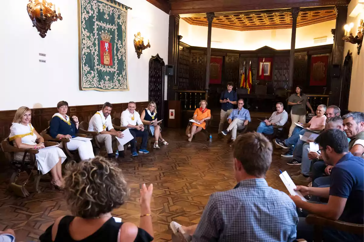 Barrachina, Carlos Mazón, y Miguel Barrachina reunidos com representantes de ganaderos de reses bravas de la Comunitat Valenciana