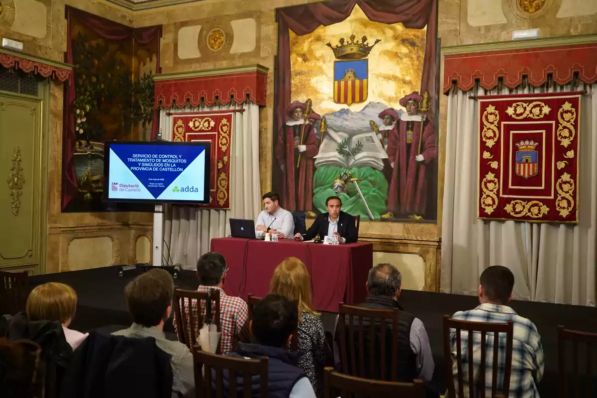 El diputado de Medio Natural, José María Andrés, y el coordinador técnico del servicio, Álvaro Lis
