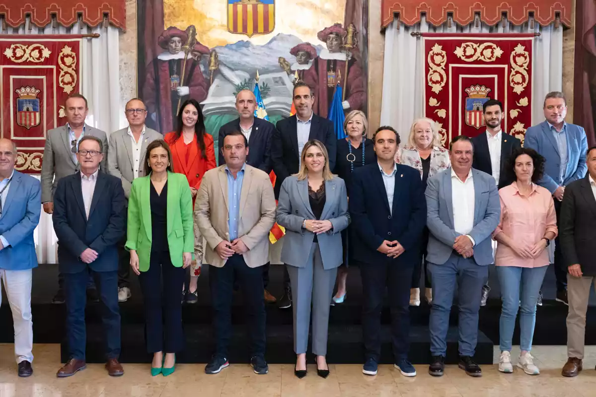 La presidenta de la Diputación Provincial de Castellón, Marta Barrachina, reunida en la Diputación