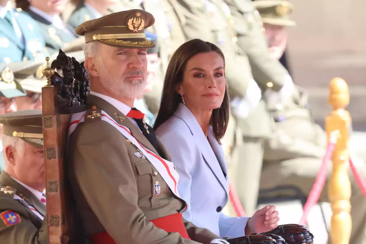 Felipe y Letizia durante el 40 aniversario de la Jura de Bandera del monarca Felipe VI