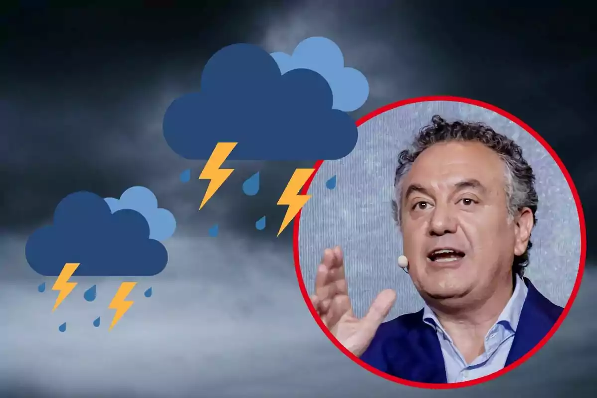 Roberto Brasero hablando con fondo de nubes de tormenta y relámpagos.