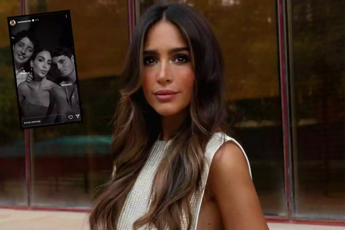 Una mujer con cabello largo y ondulado posa frente a una ventana, mientras que en la esquina superior izquierda se muestra una captura de pantalla de una historia de Instagram en blanco y negro con tres personas.