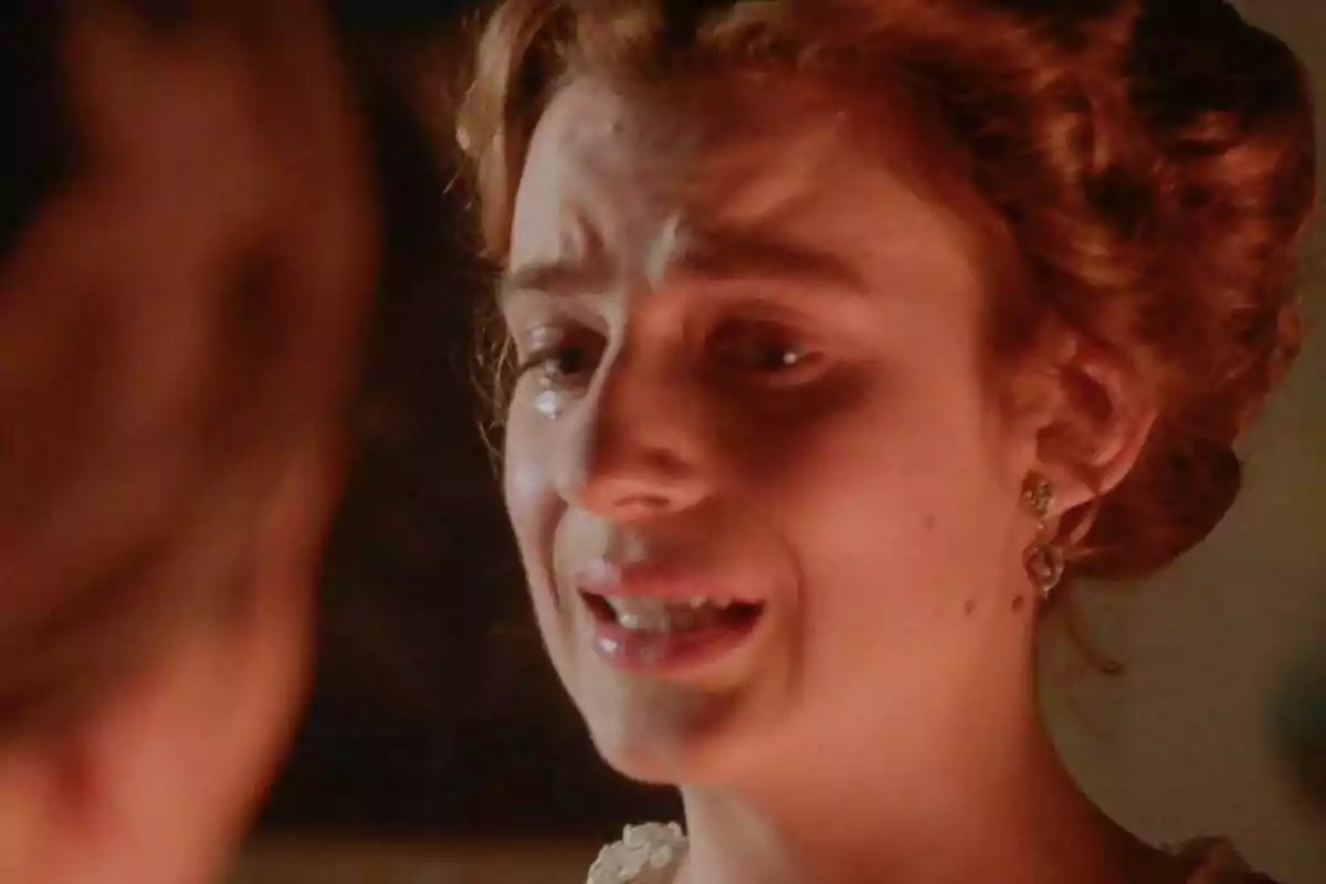 Close-up of Rocío Suárez de Puga in 'Valle Salvaje' with a sad expression and tears on her face.