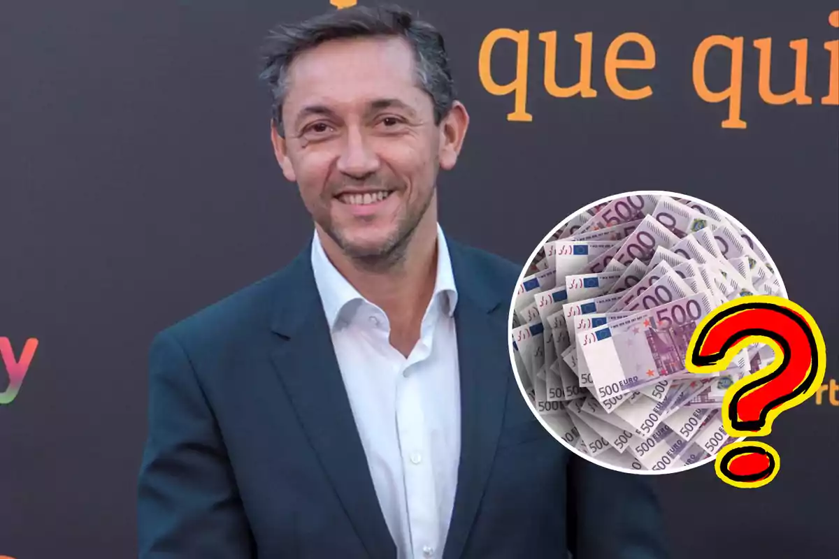 Un hombre sonriente con traje oscuro y camisa blanca está frente a un fondo oscuro con texto naranja, y hay un círculo que muestra billetes de 500 euros y un signo de interrogación.