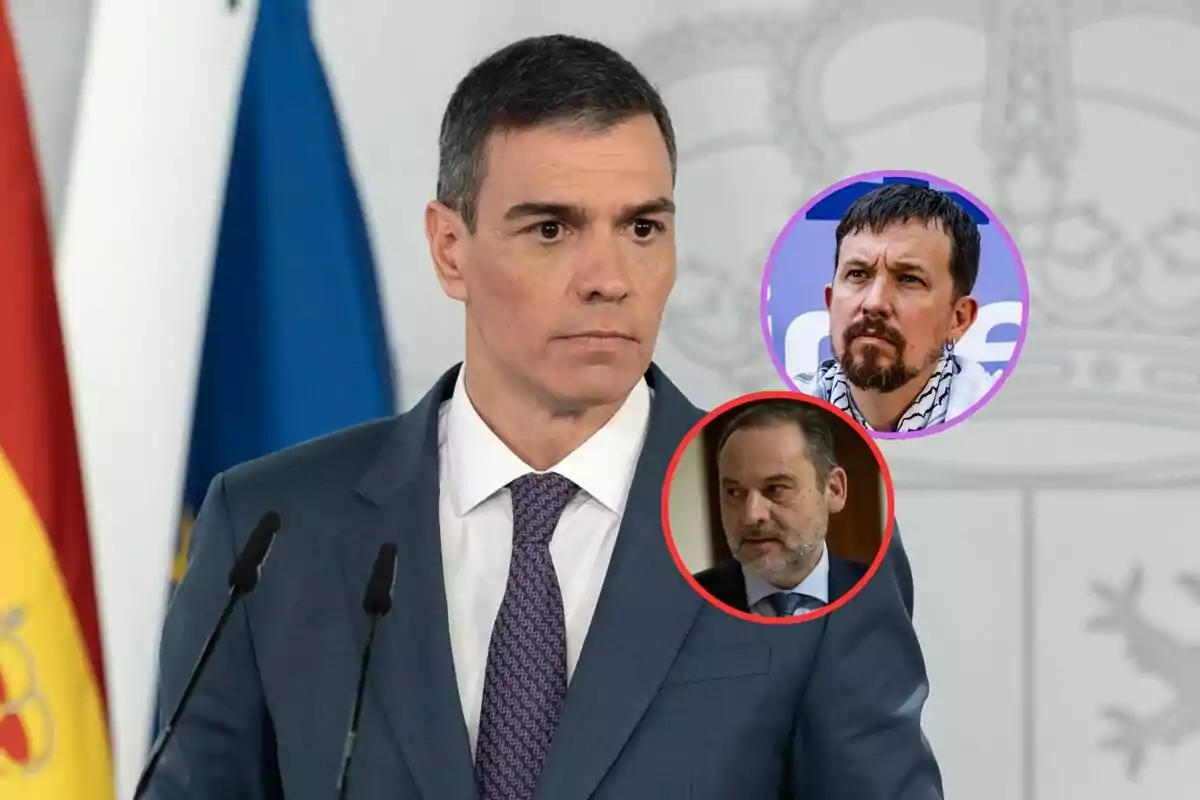 Un hombre en traje y corbata está frente a un micrófono con dos imágenes circulares de otras personas superpuestas en la esquina superior derecha, una con fondo morado y otra con fondo rojo, y una bandera española en el fondo.