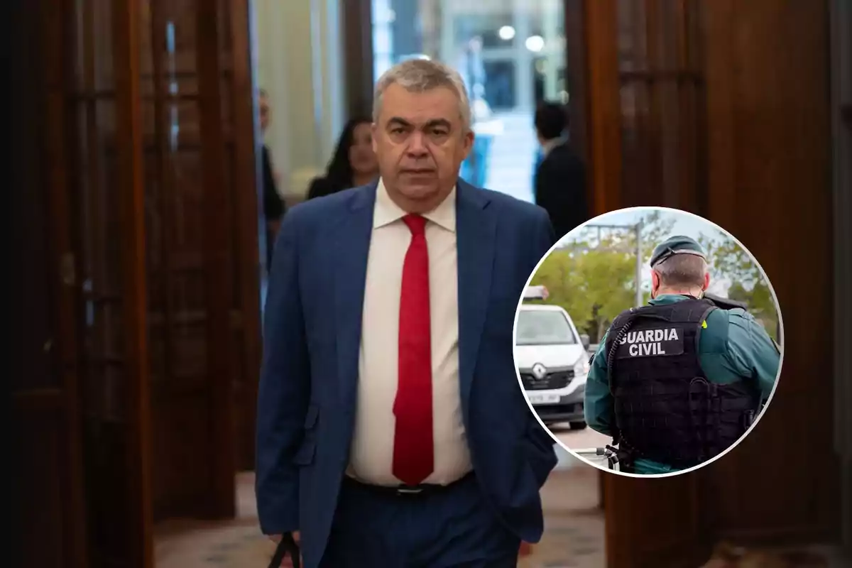 Un hombre con traje azul y corbata roja camina por un pasillo mientras en un recuadro se muestra a un agente de la Guardia Civil de espaldas.