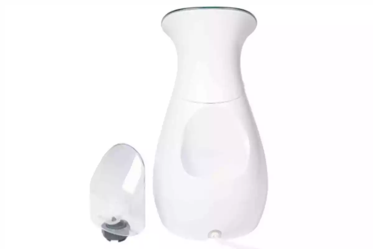 Dispositivo dispensador de jabón automático blanco con un recipiente transparente desmontable. Dispositivo dispensador de jabón automático blanco con un recipiente transparente desmontable.