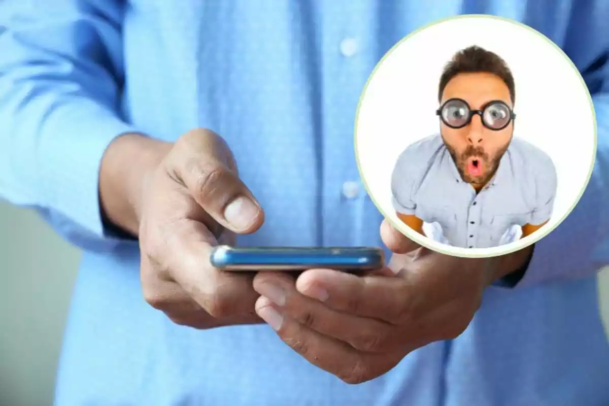 Persona usando un teléfono móvil con una imagen superpuesta de un hombre con gafas grandes y expresión de sorpresa.