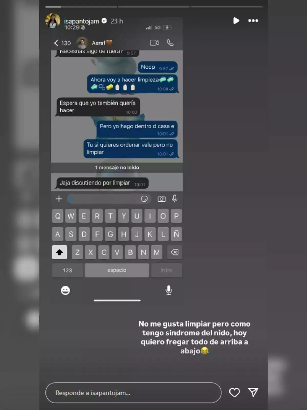 Captura de pantalla de una conversación de chat sobre limpiar la casa, acompañada de un mensaje que dice que no le gusta limpiar pero hoy tiene ganas de hacerlo por el síndrome del nido. Captura de pantalla de una conversación de chat sobre limpiar la casa, acompañada de un mensaje que dice que no le gusta limpiar pero hoy tiene ganas de hacerlo por el síndrome del nido.
