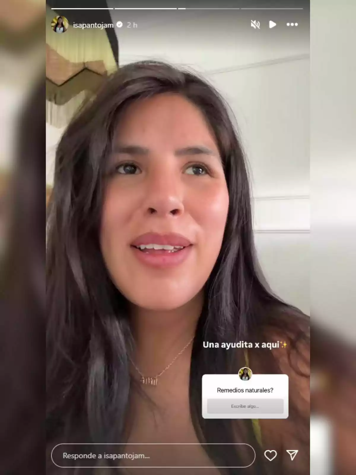 Isa Pantoja hablando frente a la cámara con un cuadro de texto que pregunta sobre remedios naturales Isa Pantoja hablando frente a la cámara con un cuadro de texto que pregunta sobre remedios naturales