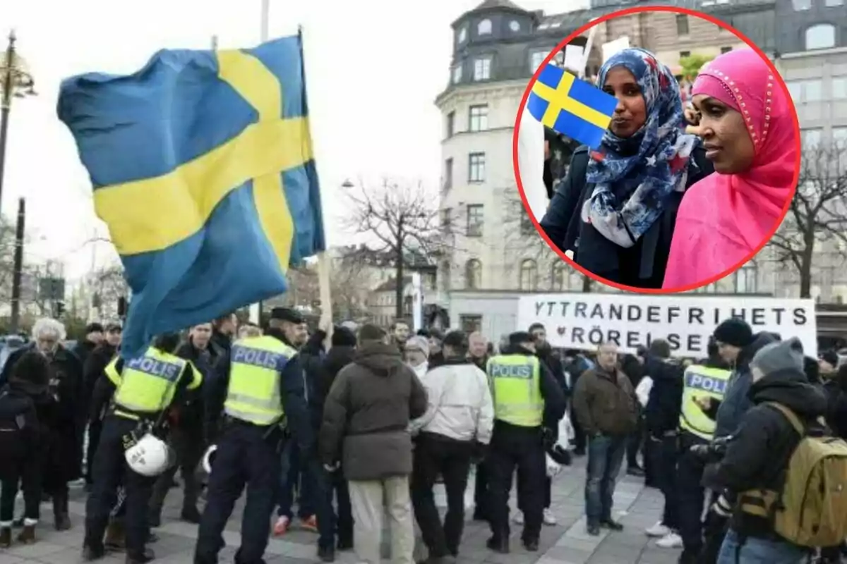 Una manifestación en Suecia con personas y policías, una gran bandera sueca ondeando y un recuadro con dos mujeres con hiyab sosteniendo una pequeña bandera sueca.