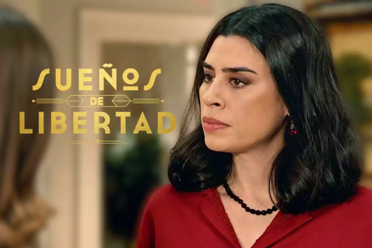 Roser Tapias de cabello oscuro con expresión seria, junto al texto "Sueños de Libertad".