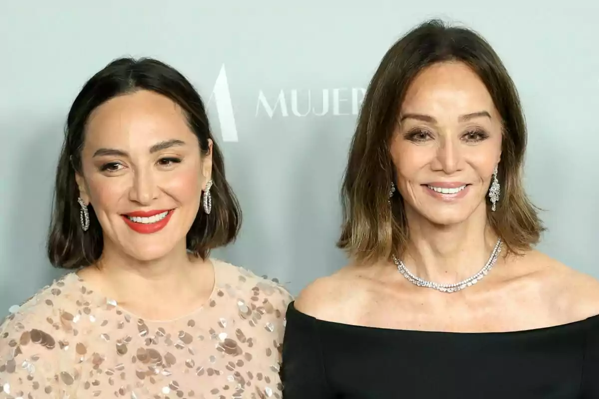 Tamara Falcó e Isabel Preysler asisten a la entrega de los Premios Mujerhoy 2024, a 29 de octubre de 2024, en Madrid. Tamara Falcó e Isabel Preysler asisten a la entrega de los Premios Mujerhoy 2024, a 29 de octubre de 2024, en Madrid.
