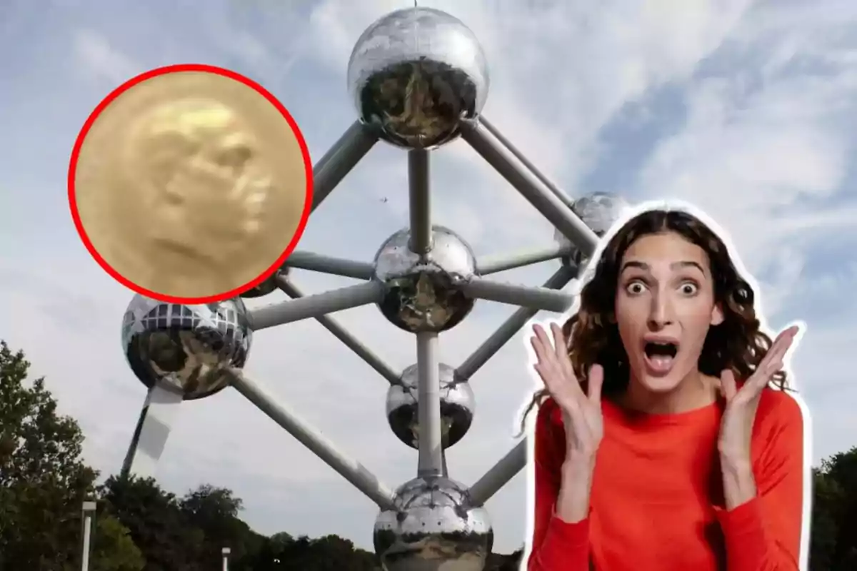 Una mujer con expresión de sorpresa frente al Atomium en Bruselas con un círculo rojo que resalta un detalle en la estructura.