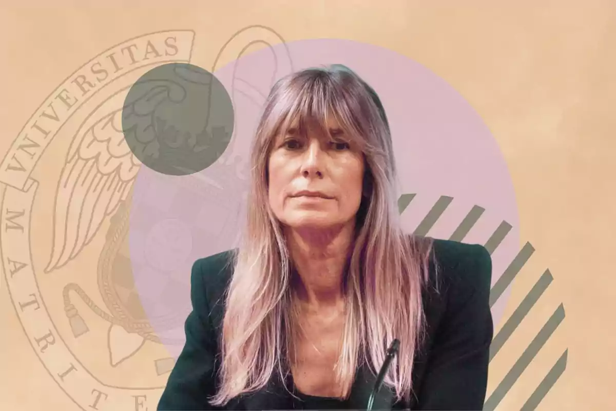 Mujer con cabello largo y rubio en un fondo con diseño gráfico y el escudo de una universidad.