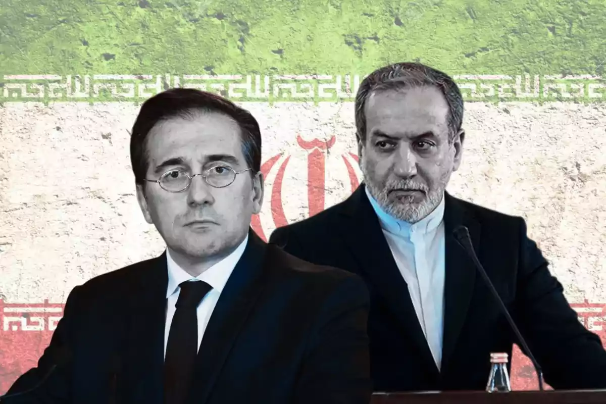 Dos hombres con traje posan frente a una bandera de Irán con fondo de textura rugosa