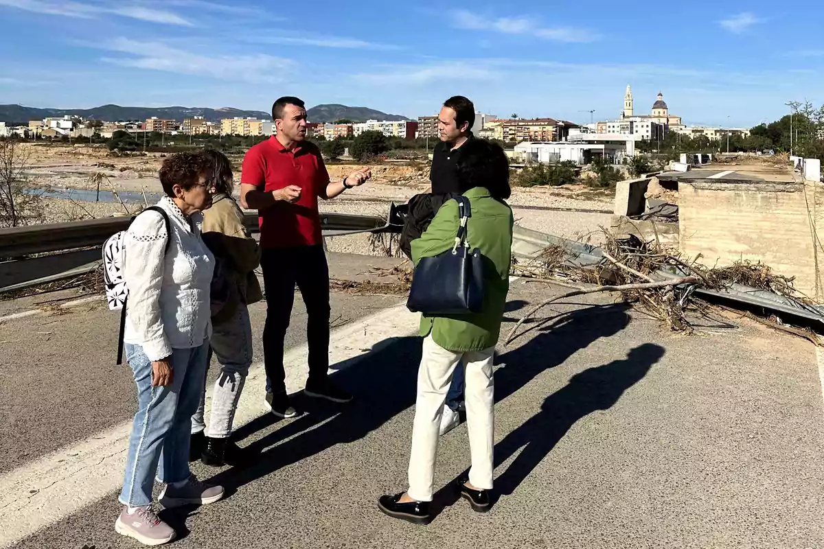 Vicente Mompó, presidente de la Diputación de Valencia, en una visita