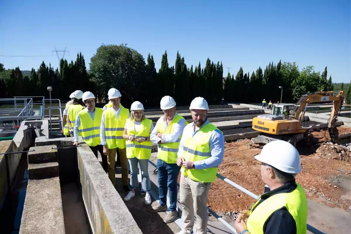 Marta Barrachina este viernes en las obras de la estación depuradora Benlloch-Vilanova d’Alcolea