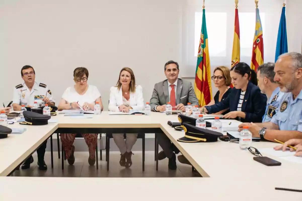 La alcaldesa, Begoña Carrasco, presidiendo la reunión