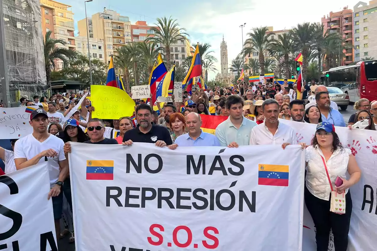 El alcalde Luis Barcala en la convocatoria mundial de la oposición venezolana