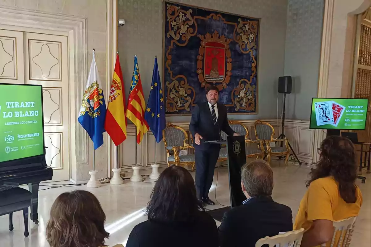 Luis Barcala durante el acto en el Ayuntamiento de Alicante