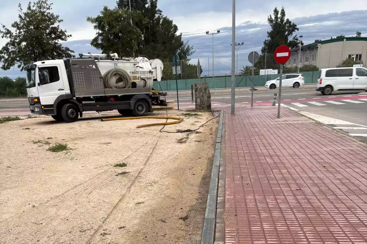 Servicio exclusivo para la limpieza de acequias y cauces en Castellón