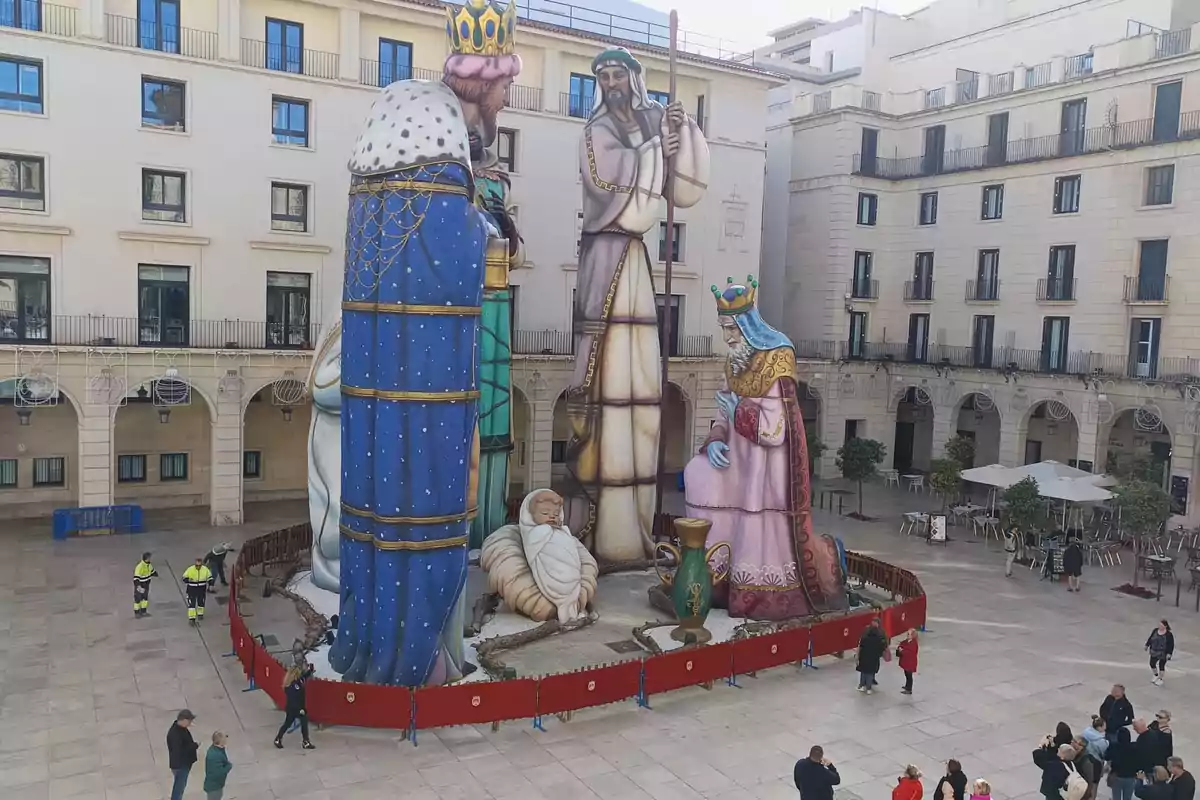 Figuras de los Reyes Magos y el Niño Jesús en Alicante