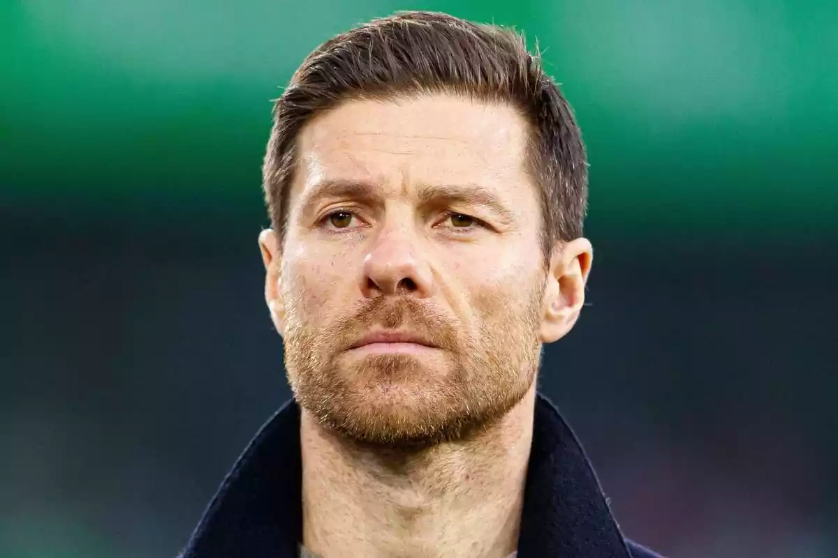 Xabi Alonso serio