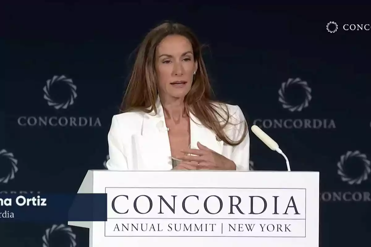 Telma Ortiz hablando en un podio durante el Concordia Annual Summit en Nueva York. Telma Ortiz hablando en un podio durante el Concordia Annual Summit en Nueva York.