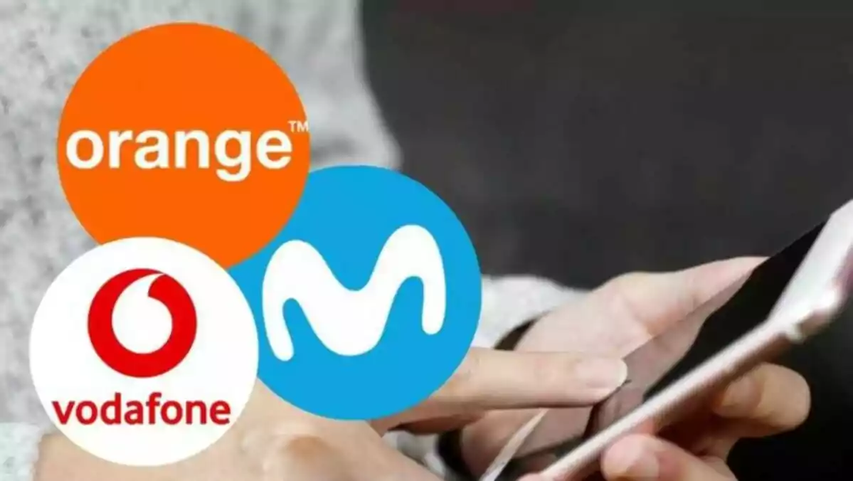 Logos de Movistar, Vodafone y Orange con una persona usando un iPhone de fondo